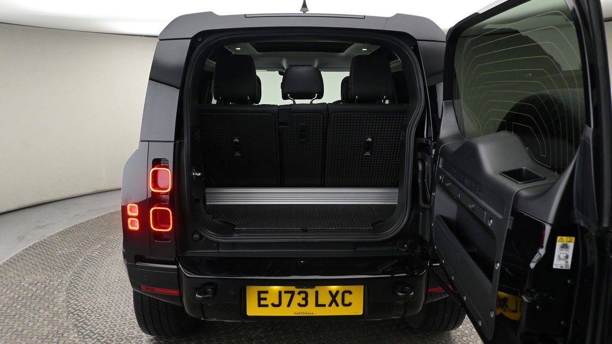 Land Rover Defender 90 Image 10