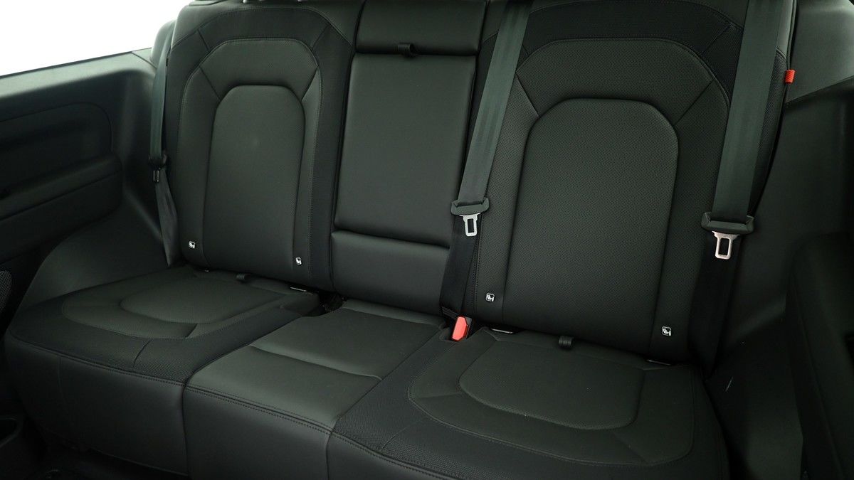 Land Rover Defender 90 Image 5