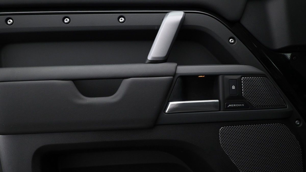 Land Rover Defender 90 Image 13