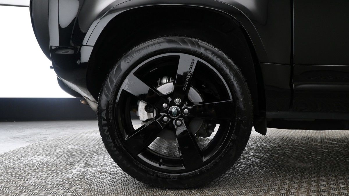 Land Rover Defender 90 Image 9