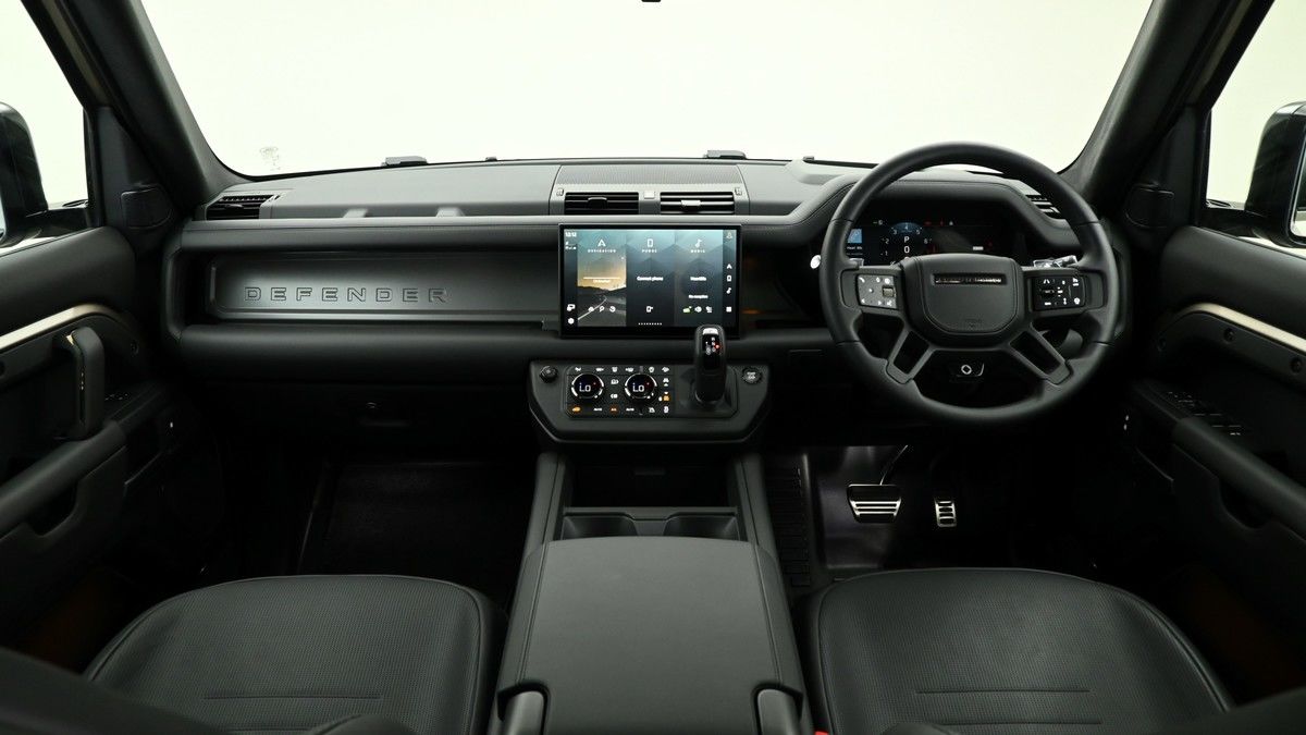 Land Rover Defender 110 Image 15