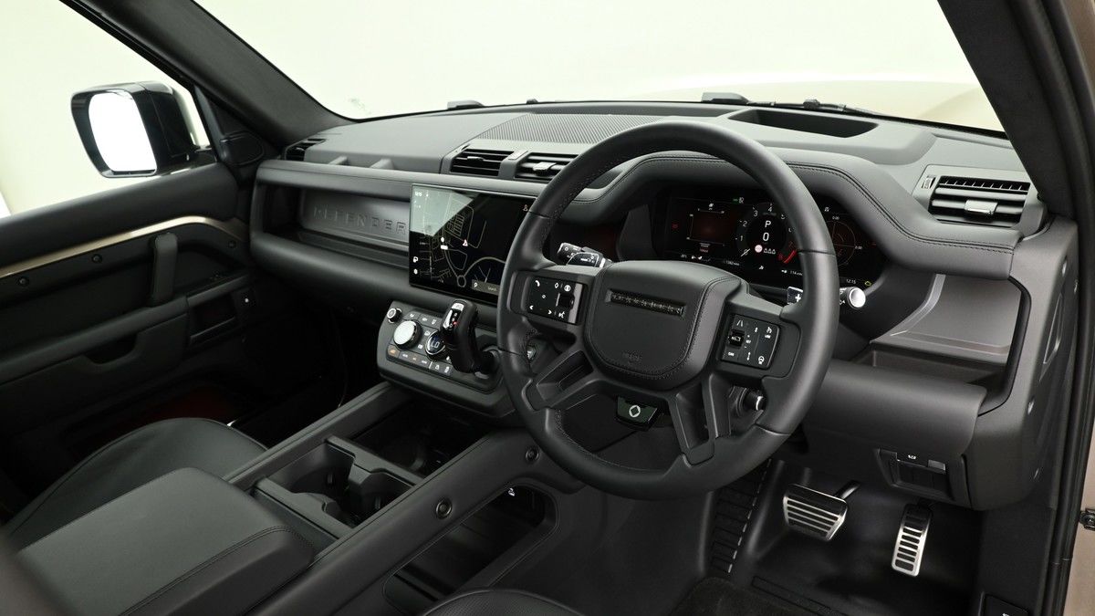 Land Rover Defender 110 Image 4