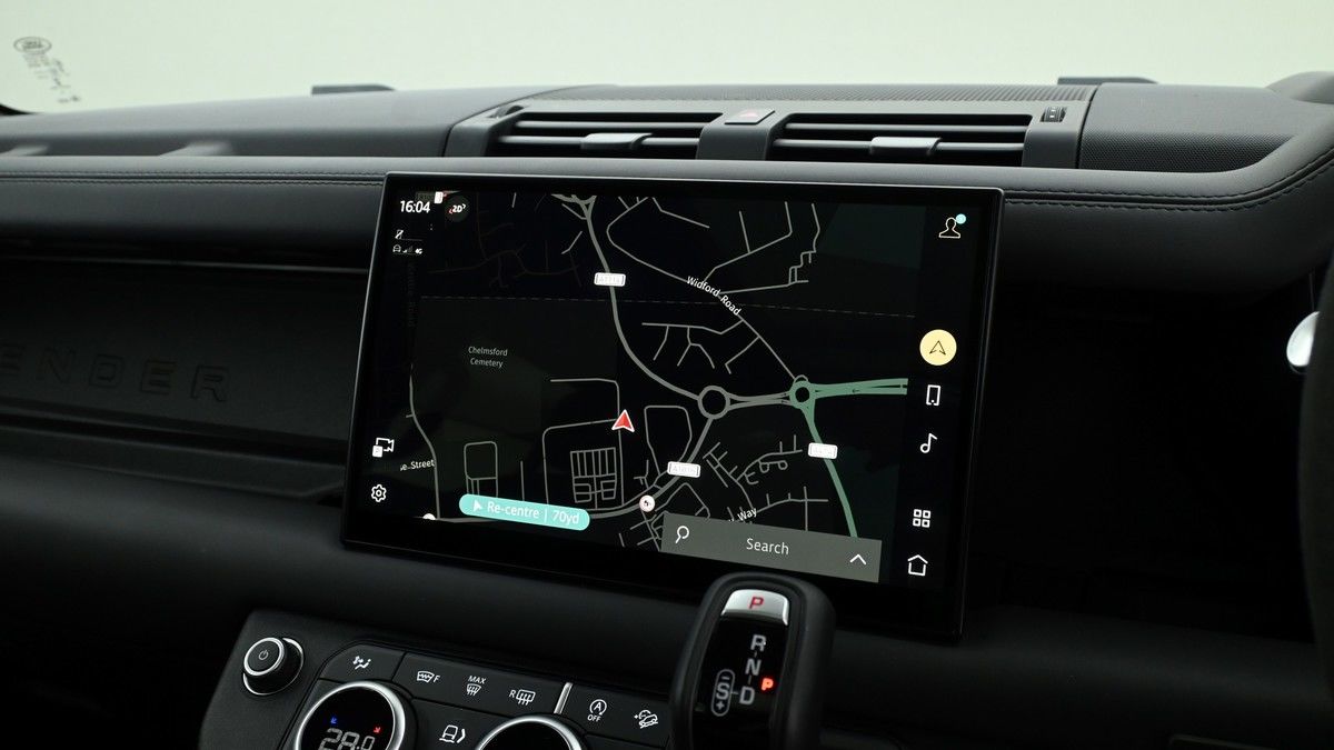 Land Rover Defender 110 Image 11