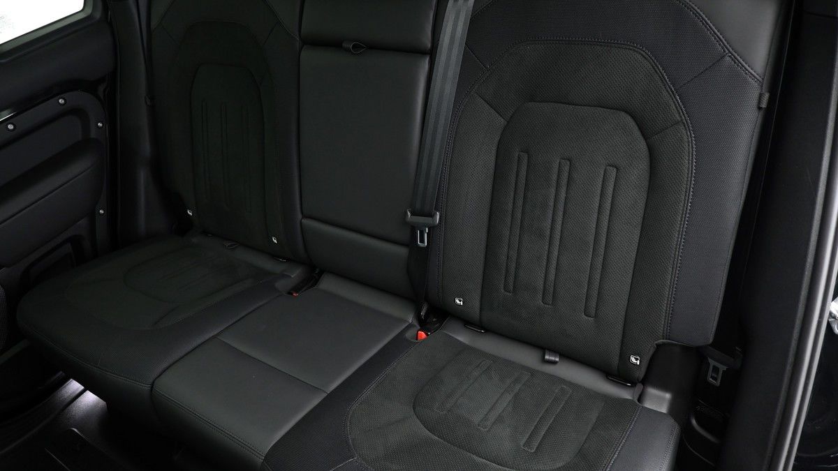 Land Rover Defender 110 Image 5