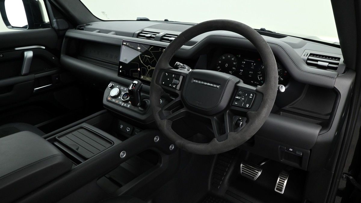 Land Rover Defender 110 Image 3