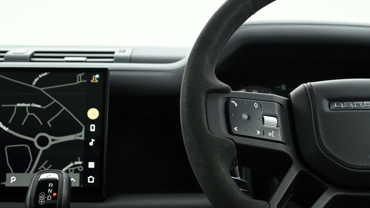 Land Rover Defender 110 Image 15