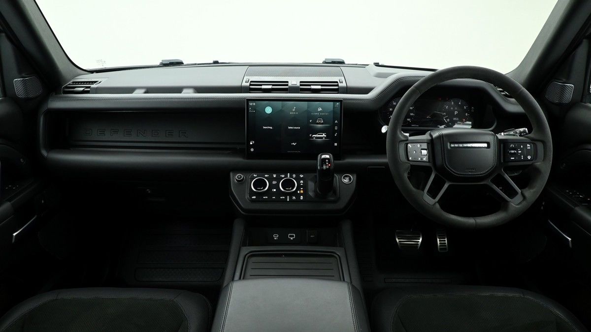 Land Rover Defender 110 Image 14