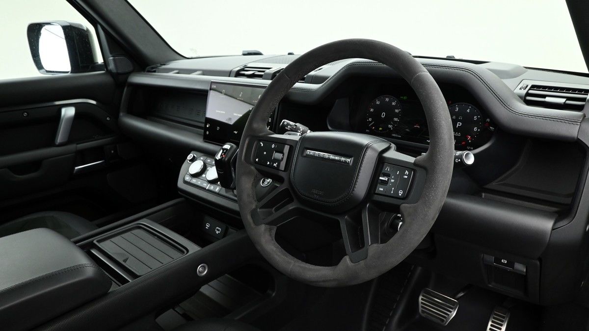 Land Rover Defender 110 Image 3