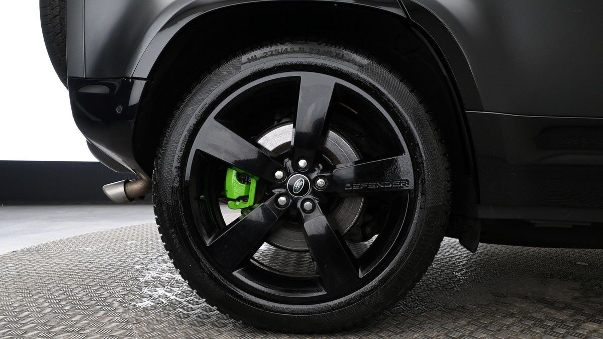 Land Rover Defender 110 Image 9