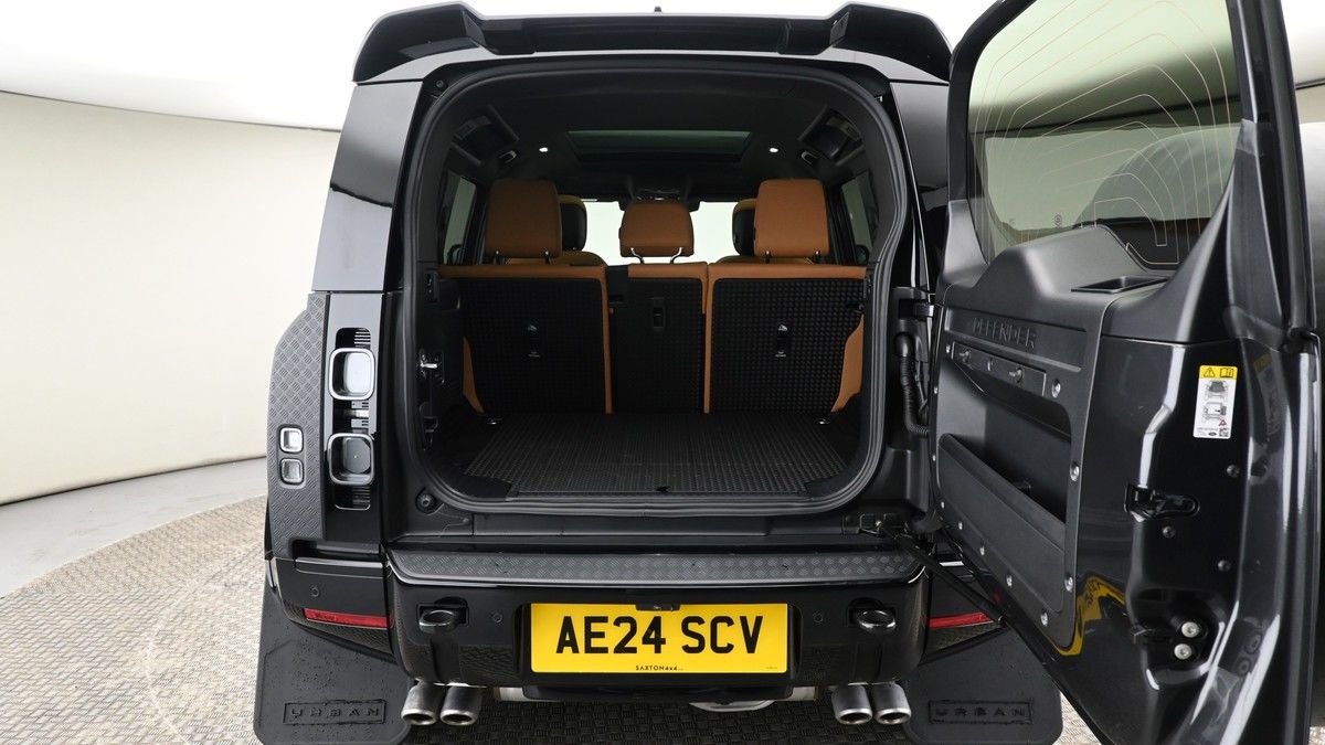 Land Rover Defender 110 Image 10