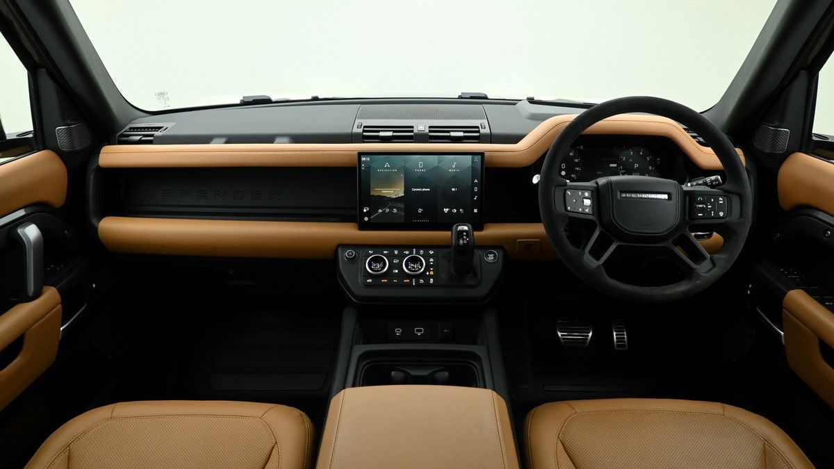 Land Rover Defender 110 Image 14