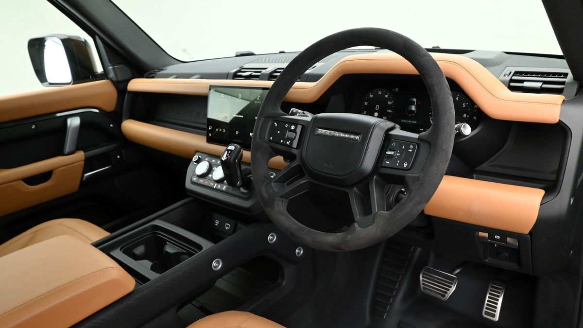 Land Rover Defender 110 Image 3