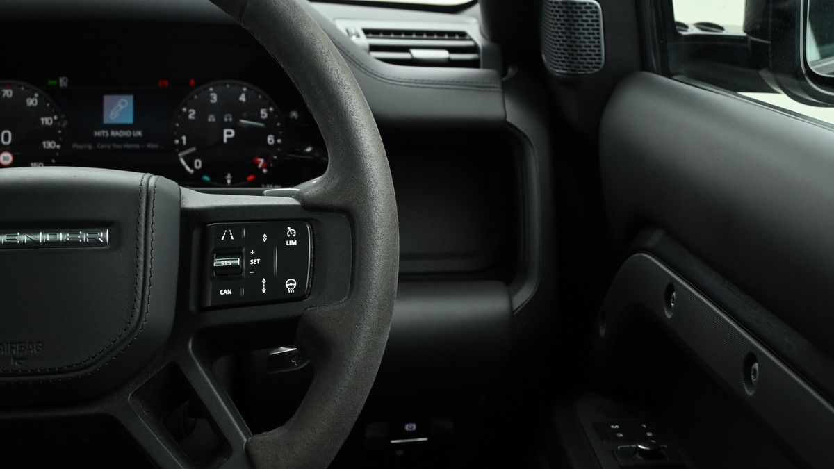 Land Rover Defender 110 Urban Image 16