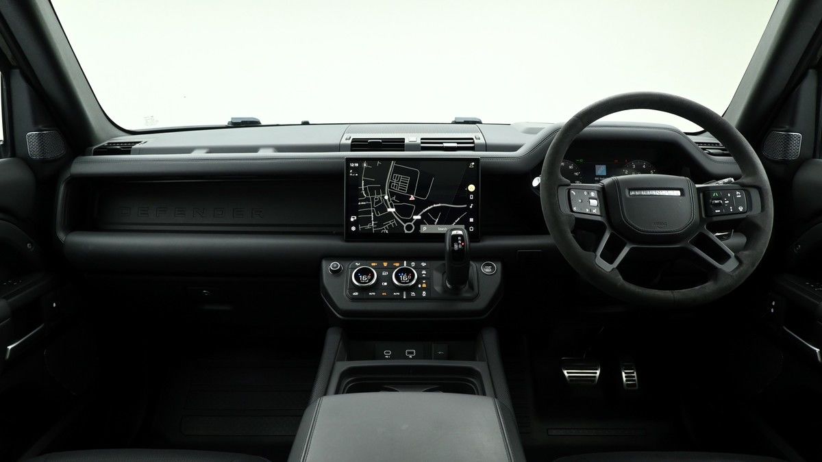 Land Rover Defender 110 Image 14