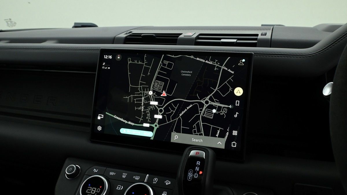 Land Rover Defender 110 Image 11