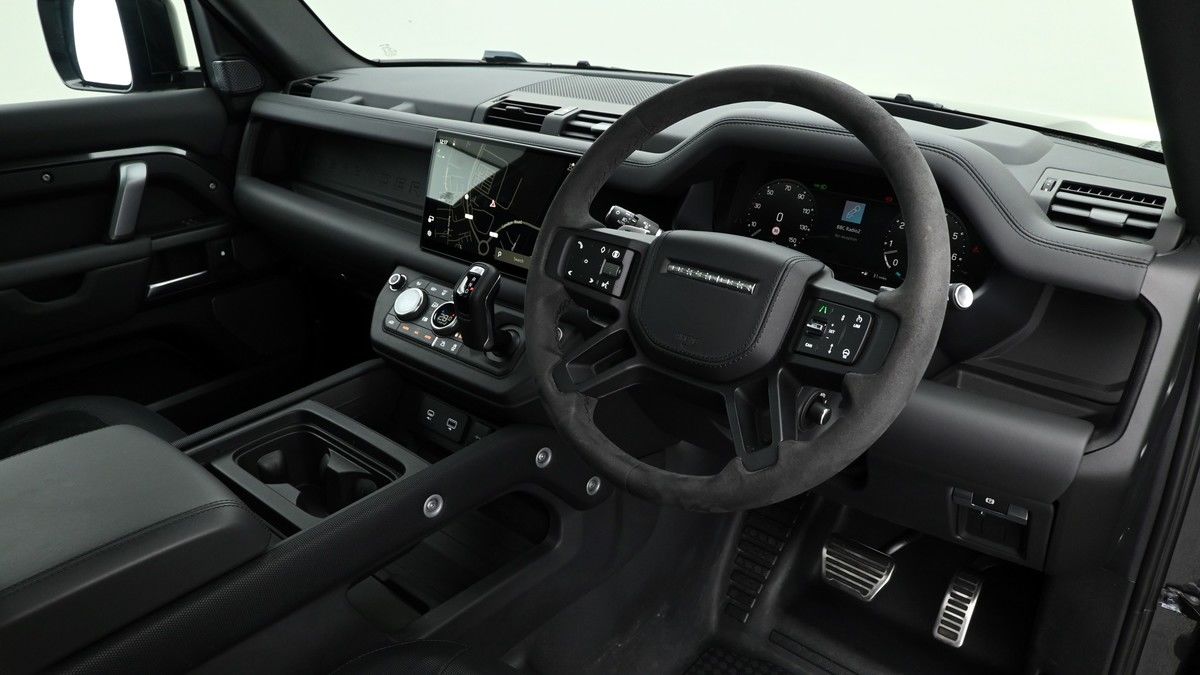 Land Rover Defender 110 Image 3