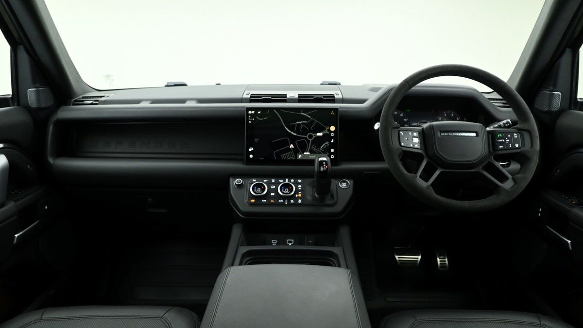 Land Rover Defender 110 Image 14