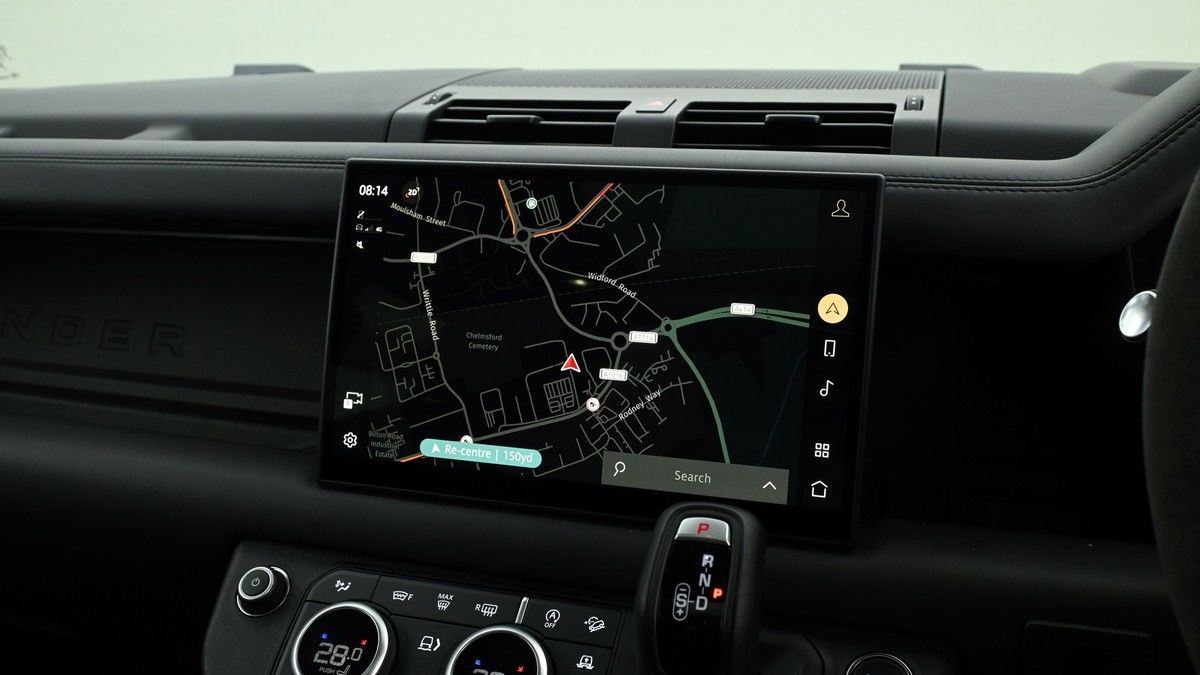 Land Rover Defender 110 Image 11