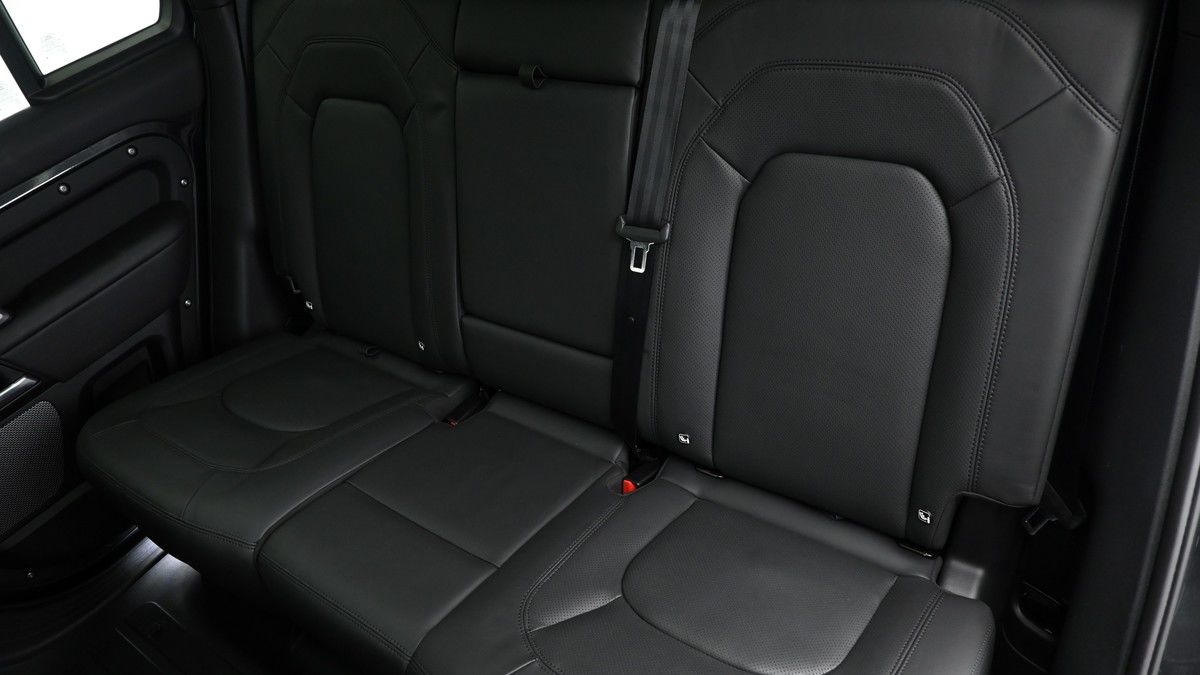 Land Rover Defender 110 Image 5