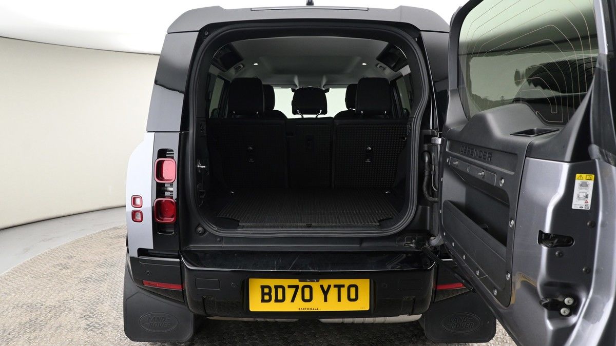 Land Rover Defender 110 Image 10