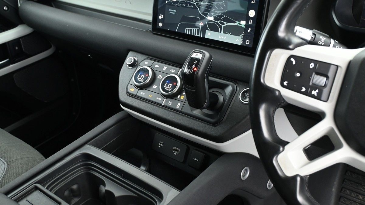 Land Rover Defender 110 Image 2