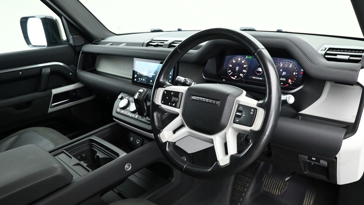 Land Rover Defender 110 Image 3
