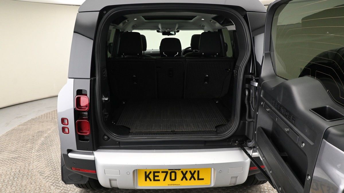 Land Rover Defender 110 Image 10