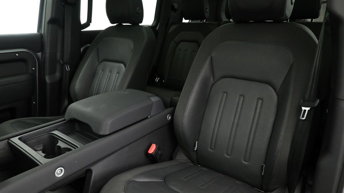 Land Rover Defender 110 Image 4