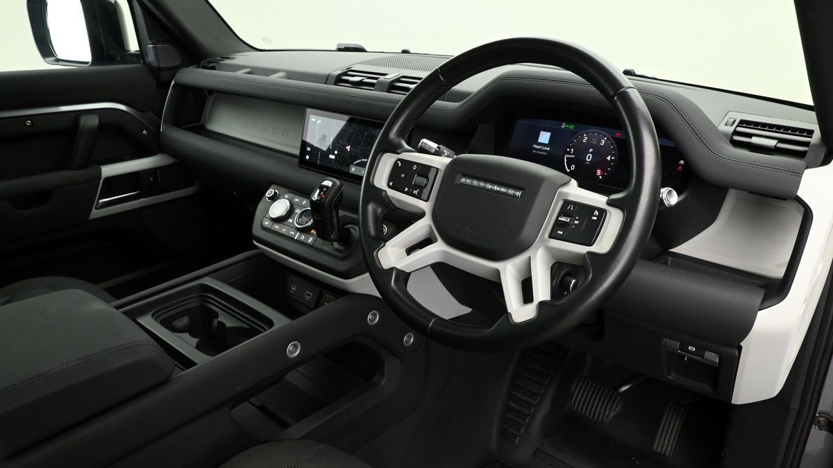 Land Rover Defender 110 Image 3