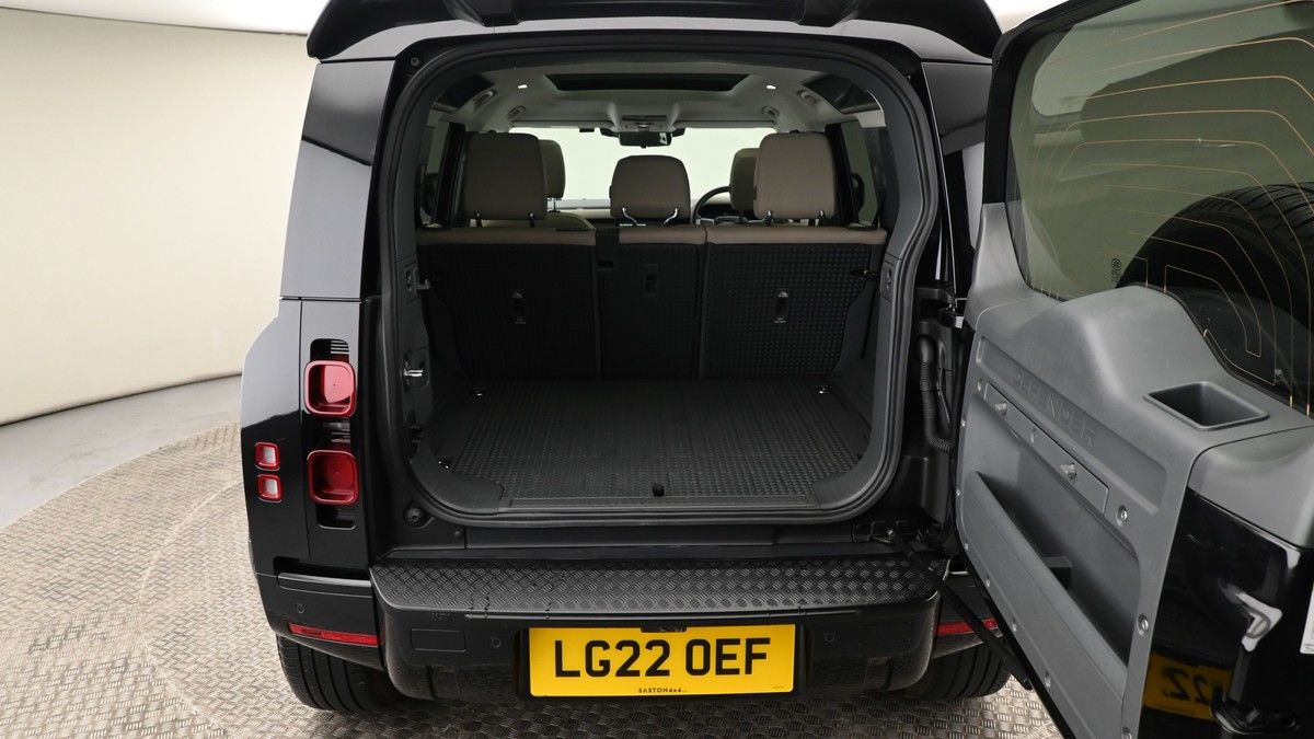Land Rover Defender 110 Image 10