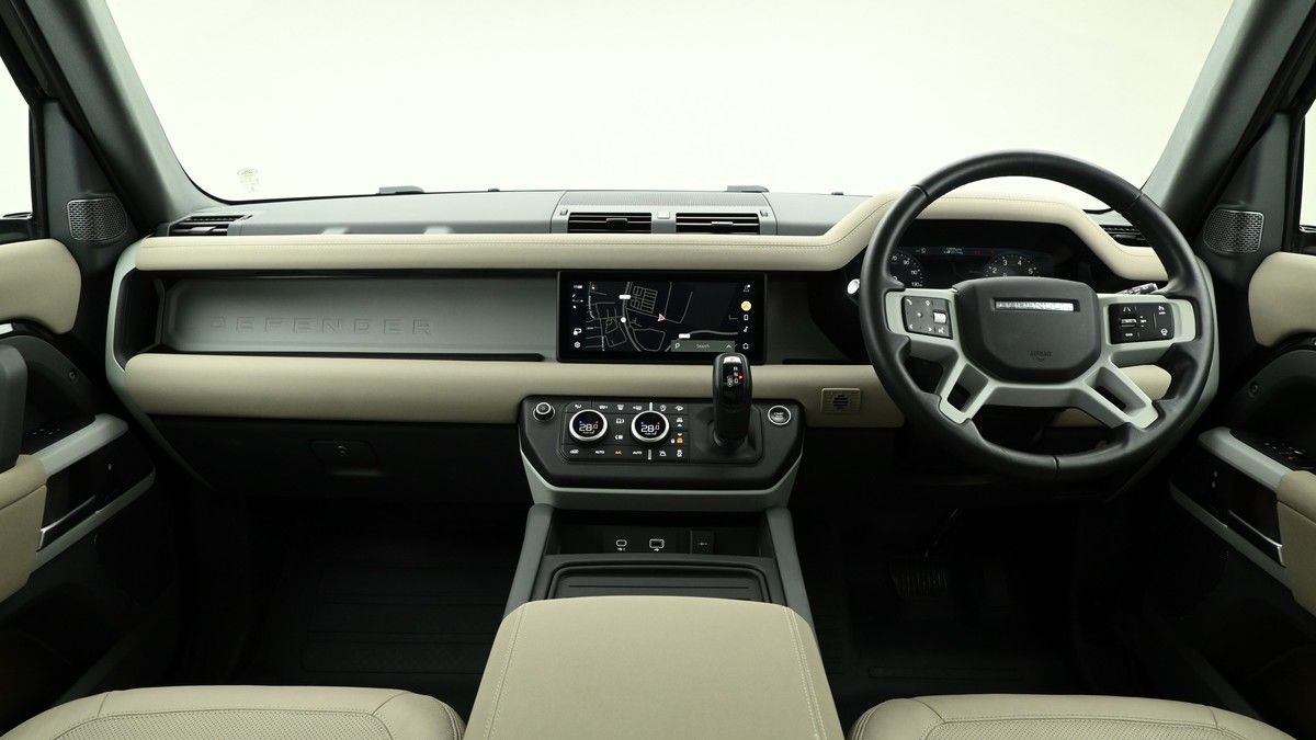 Land Rover Defender 110 Image 14