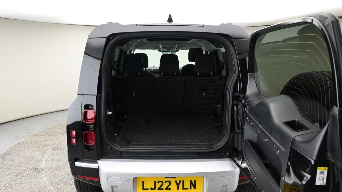 Land Rover Defender 110 Image 10