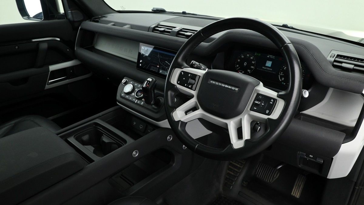 Land Rover Defender 110 Image 3