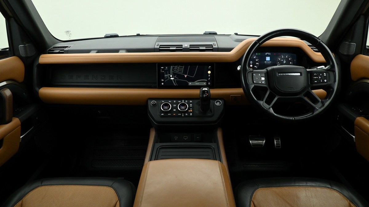 Land Rover Defender 110 Image 14