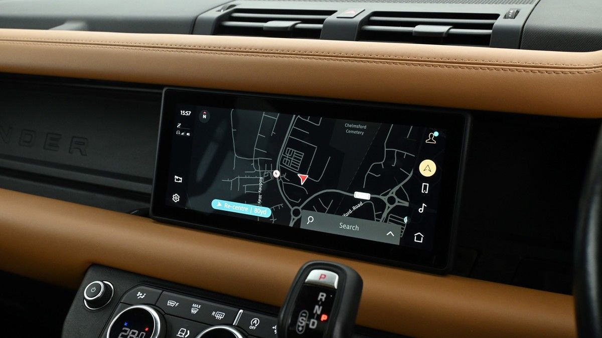 Land Rover Defender 110 Image 11