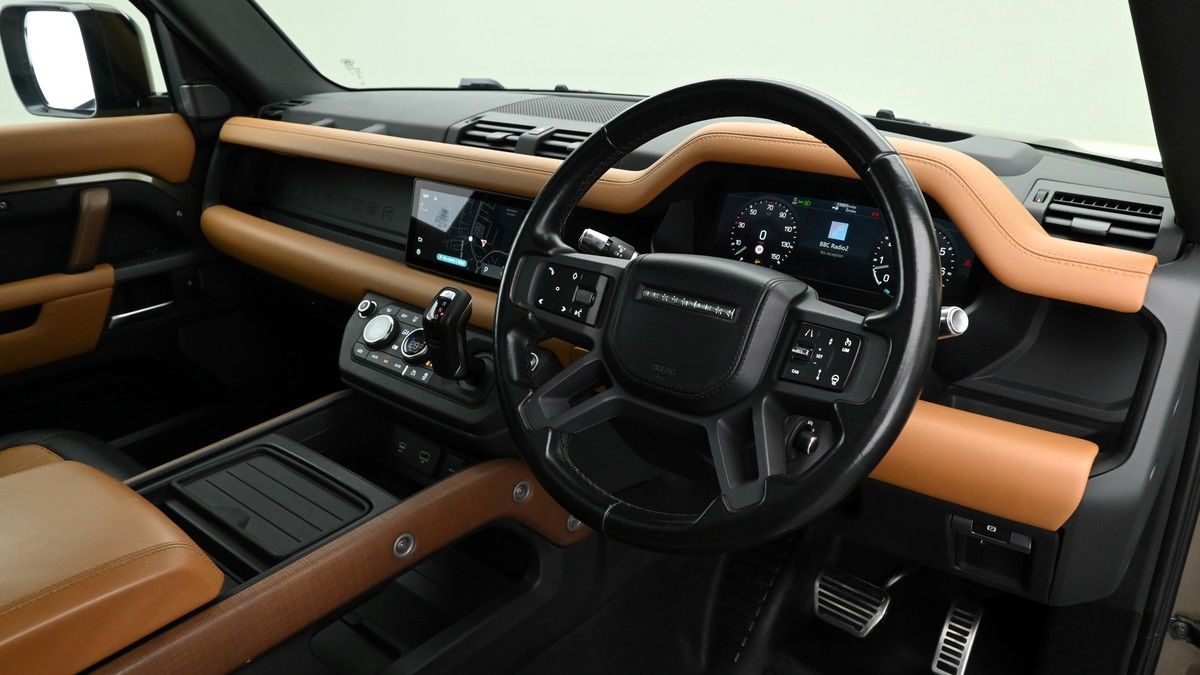 Land Rover Defender 110 Image 3