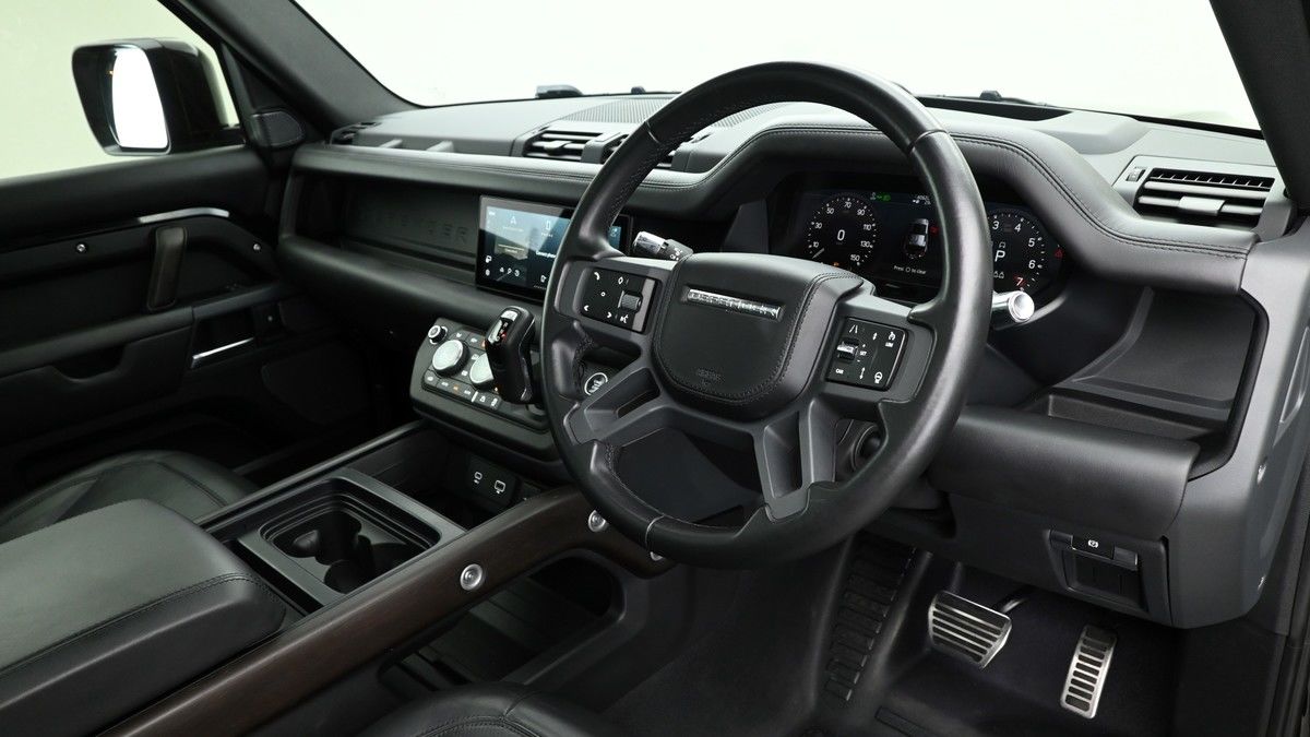 Land Rover Defender 110 Image 3