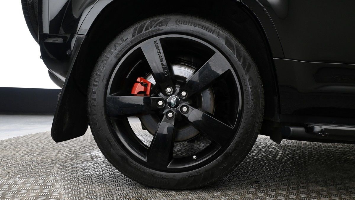 Land Rover Defender 110 Image 9