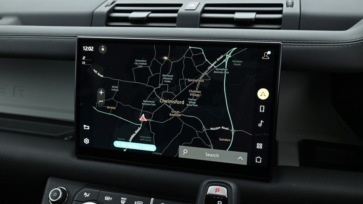 Land Rover Defender 110 Image 11