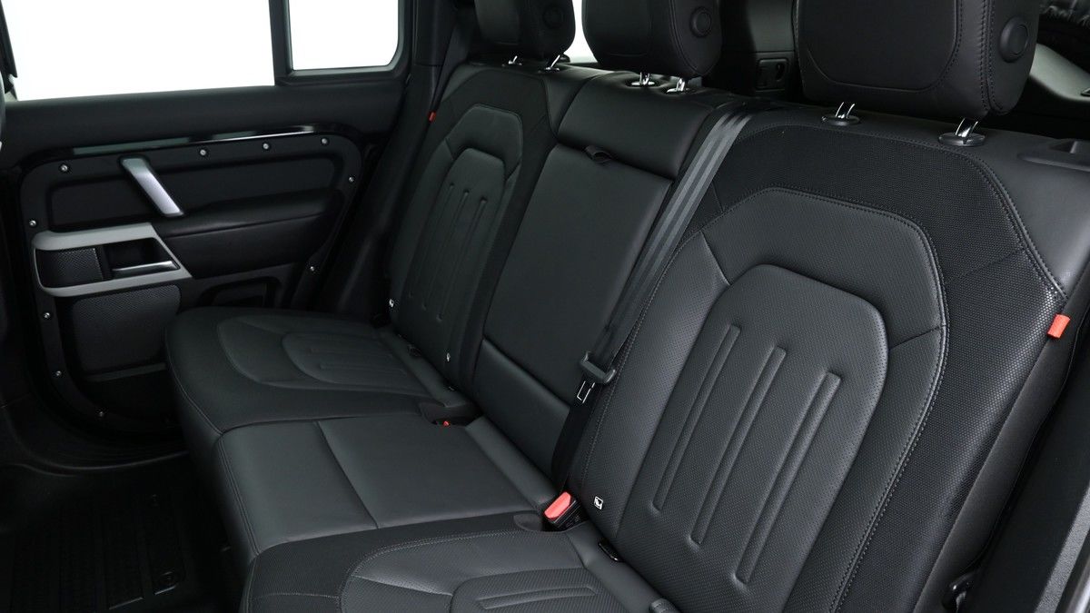 Land Rover Defender 110 Image 5