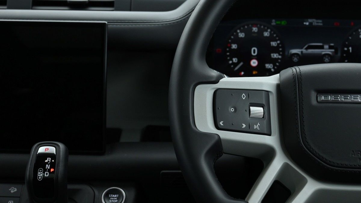 Land Rover Defender 110 Image 15