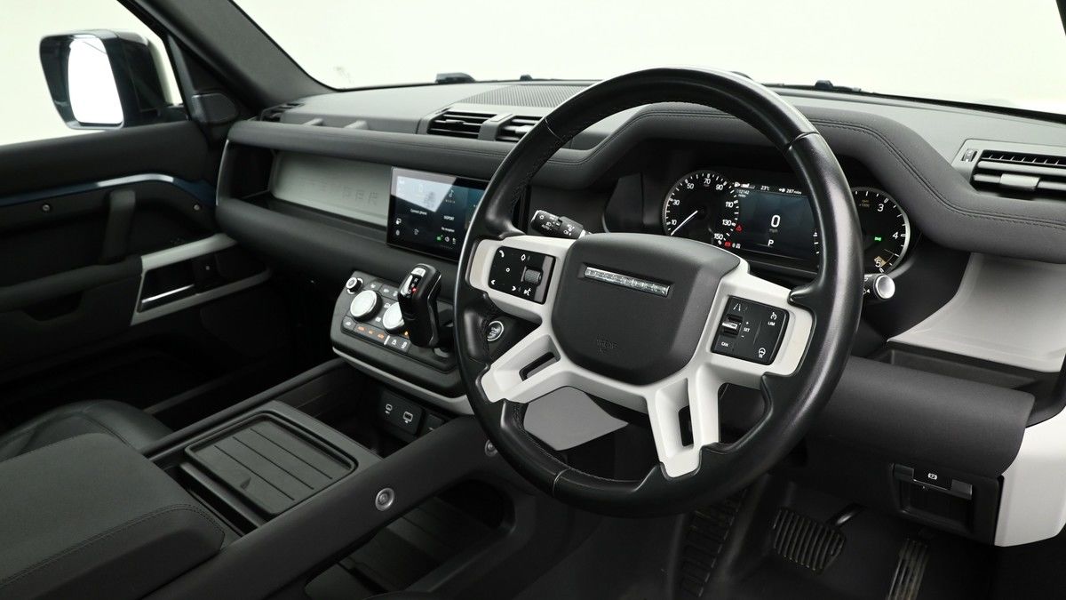 Land Rover Defender 110 Image 3