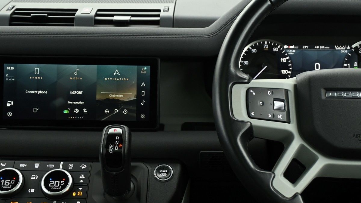 Land Rover Defender 110 Image 15