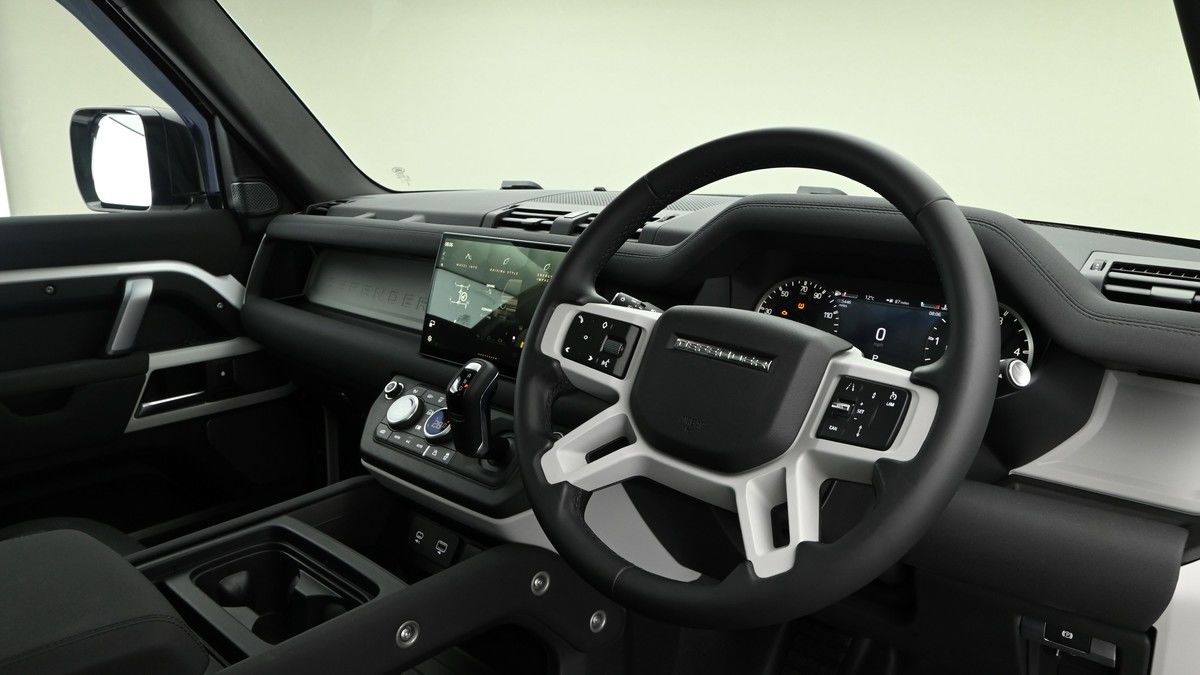 Land Rover Defender 110 Image