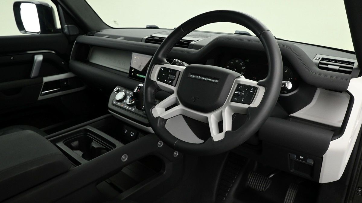 Land Rover Defender 110 Image 3