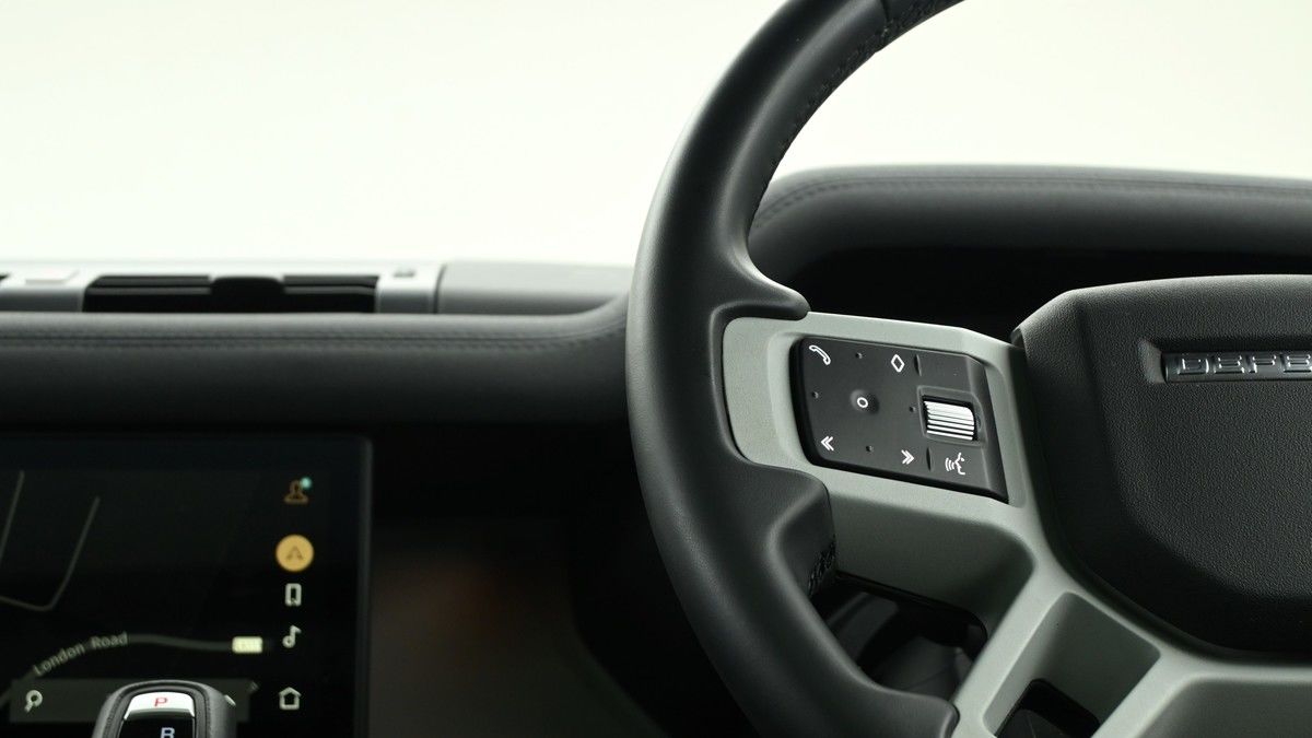 Land Rover Defender 110 Image 15