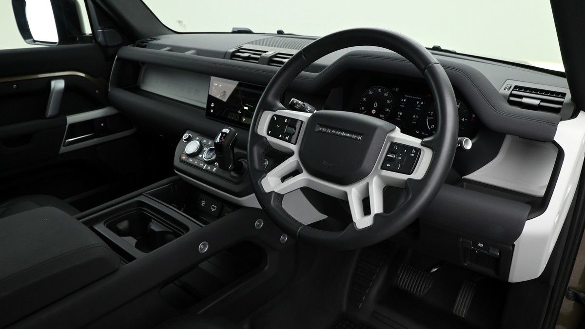 Land Rover Defender 110 Image 3