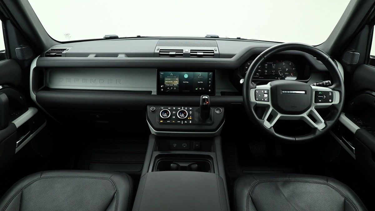 Land Rover Defender 110 Image 14