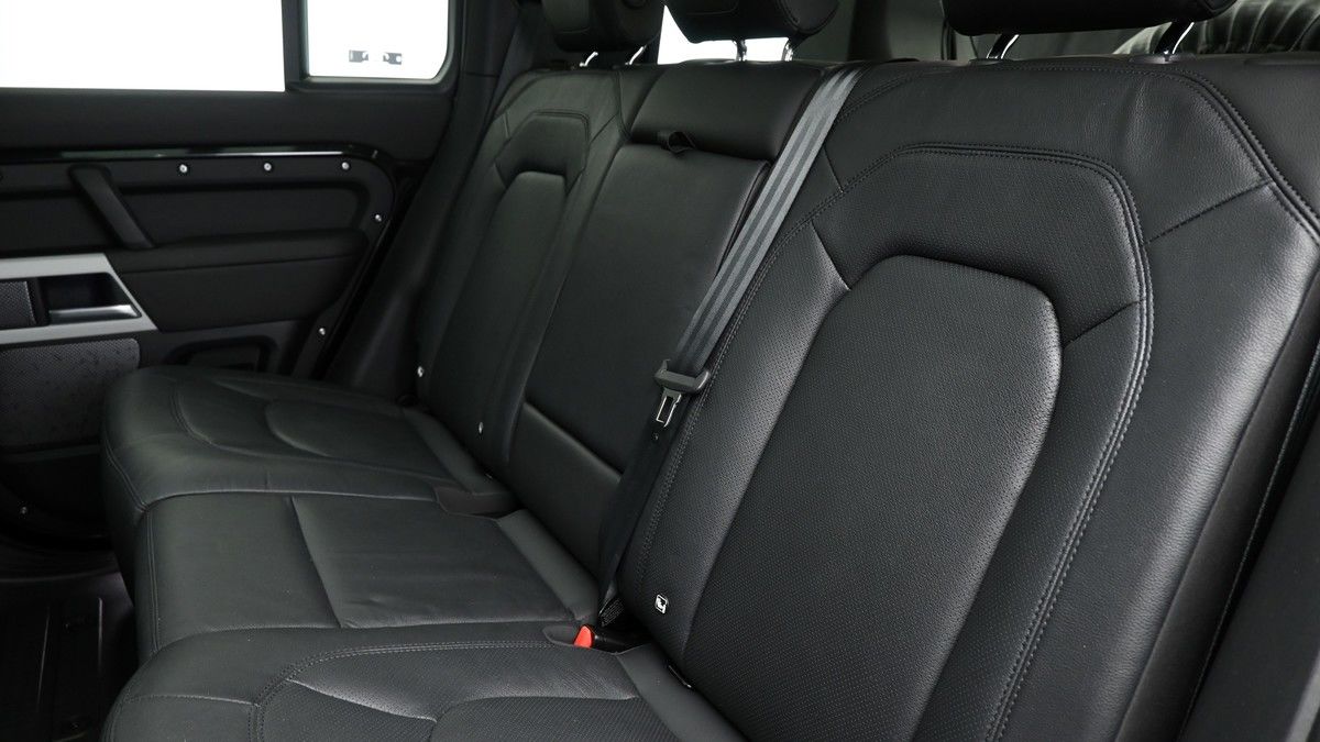 Land Rover Defender 110 Image 5