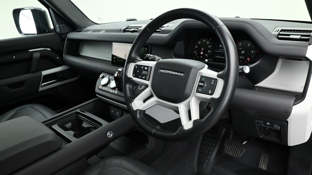 Land Rover Defender 110 Image 3
